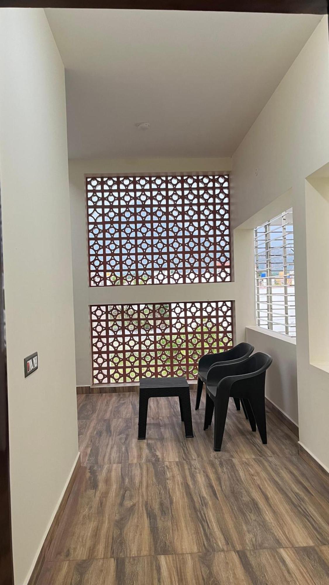 Guru Home Stay Near Sri Ramanasramam Tiruvannāmalai エクステリア 写真