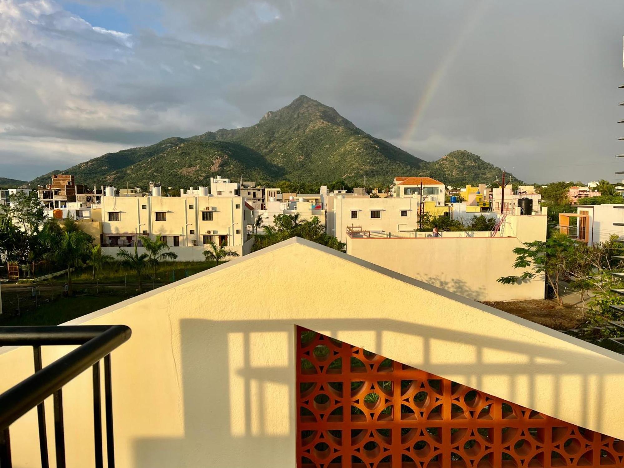 Guru Home Stay Near Sri Ramanasramam Tiruvannāmalai エクステリア 写真